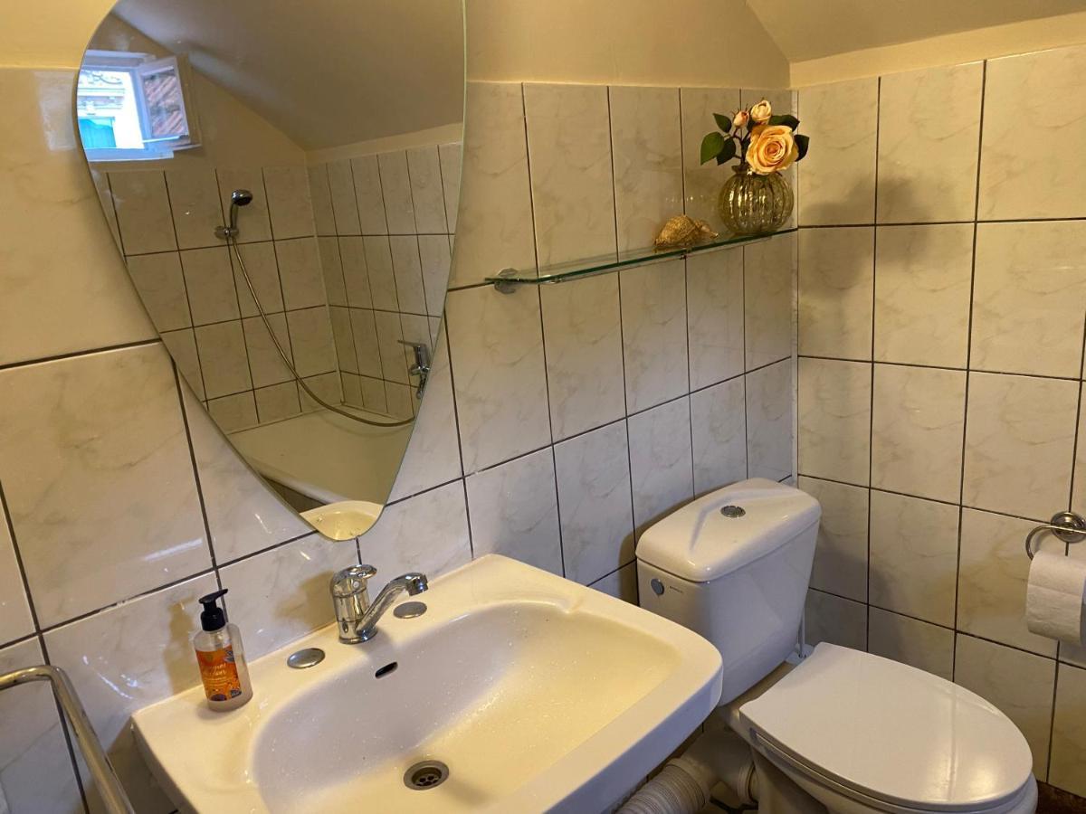 Rose'S Oldtown Apartment Brasov Exterior photo