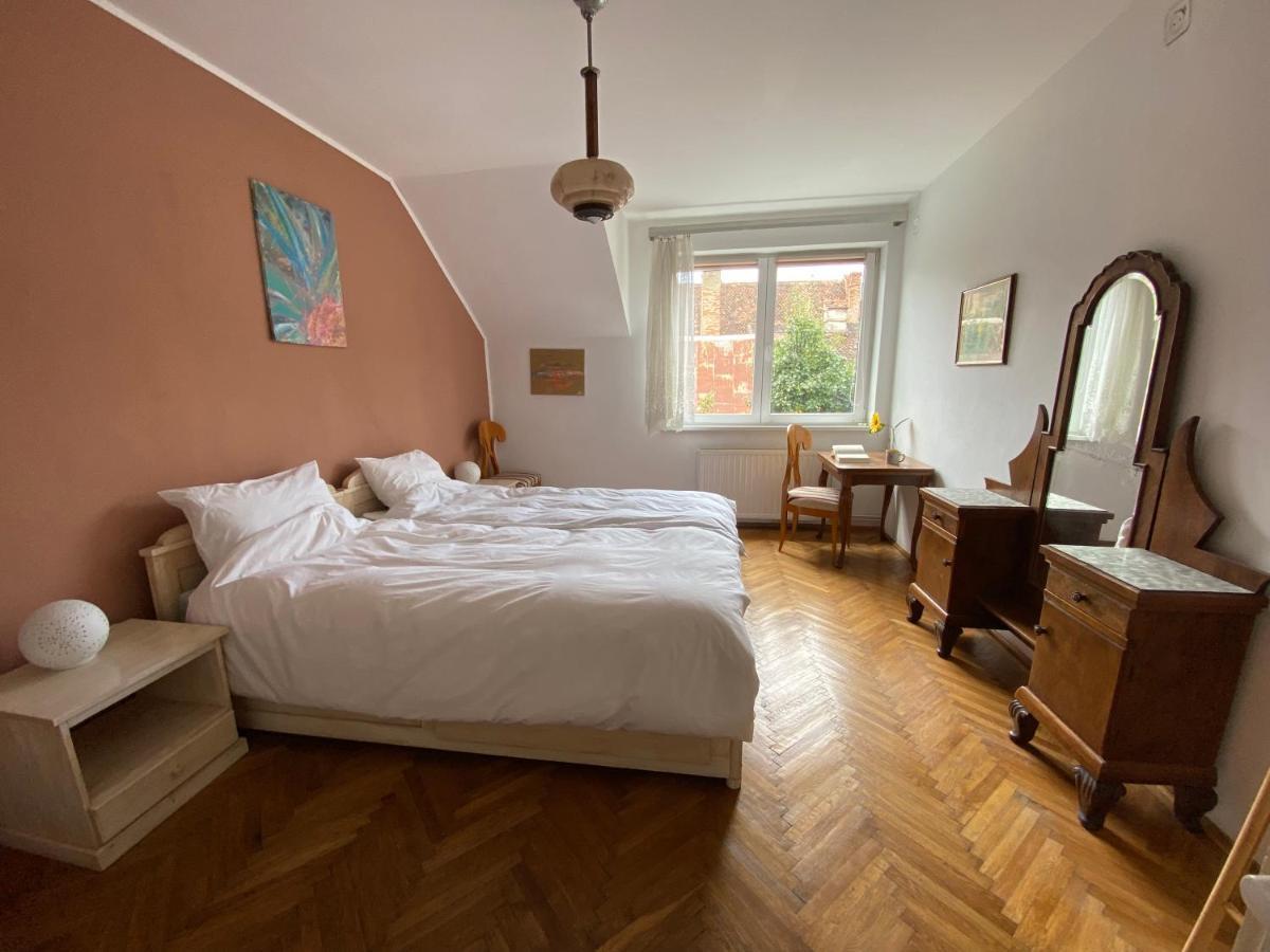 Rose'S Oldtown Apartment Brasov Exterior photo