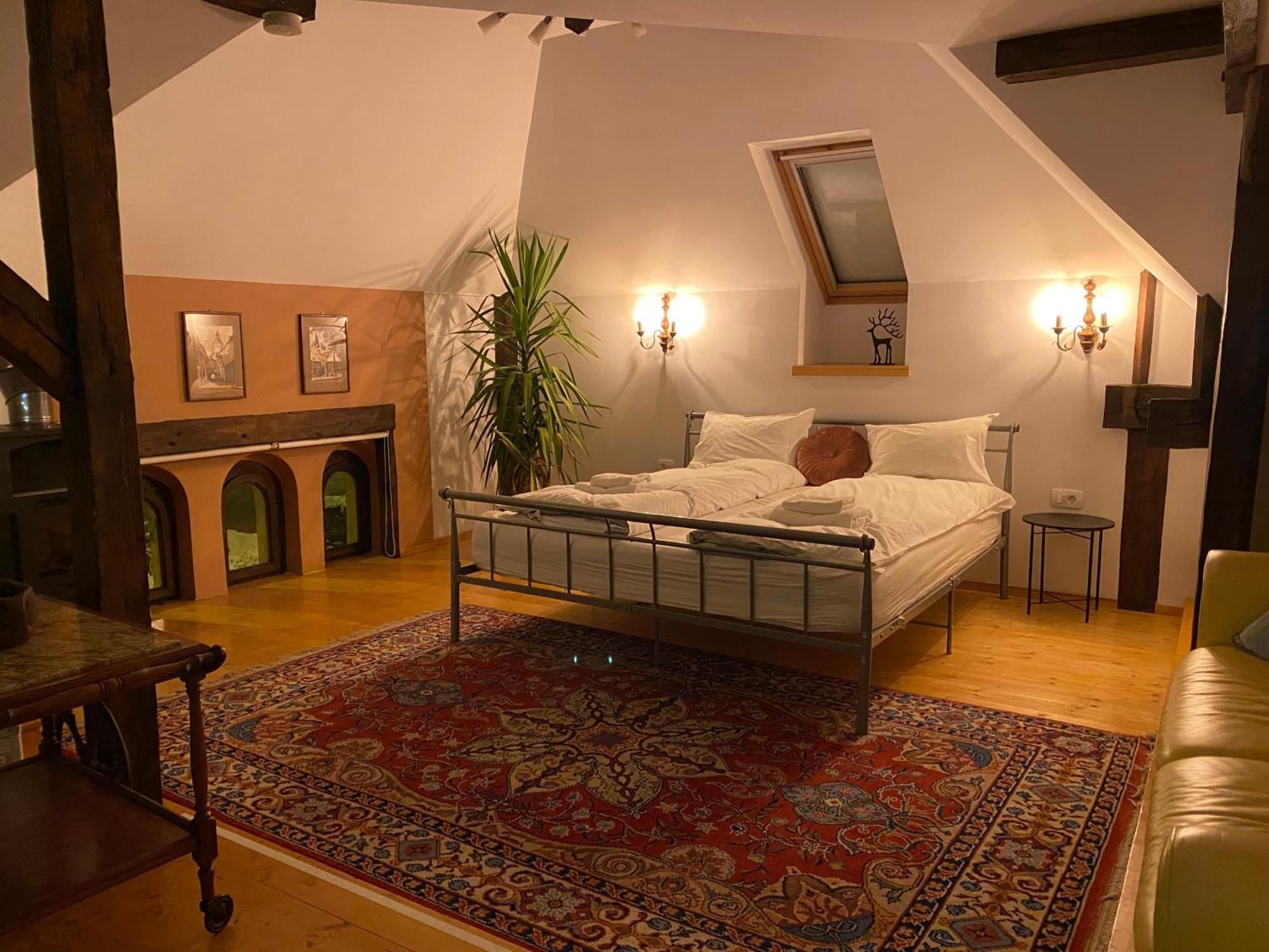 Rose'S Oldtown Apartment Brasov Exterior photo