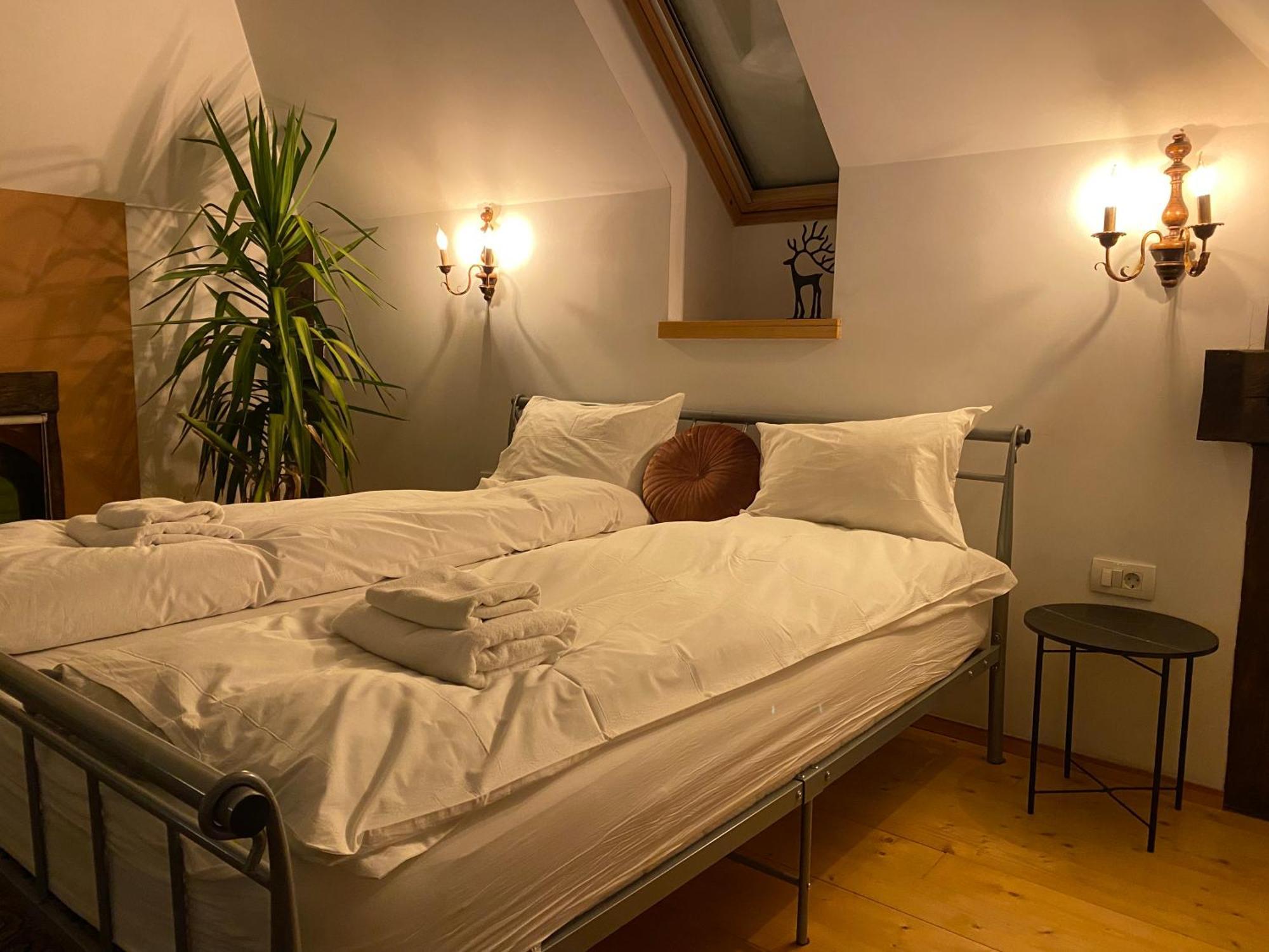 Rose'S Oldtown Apartment Brasov Exterior photo