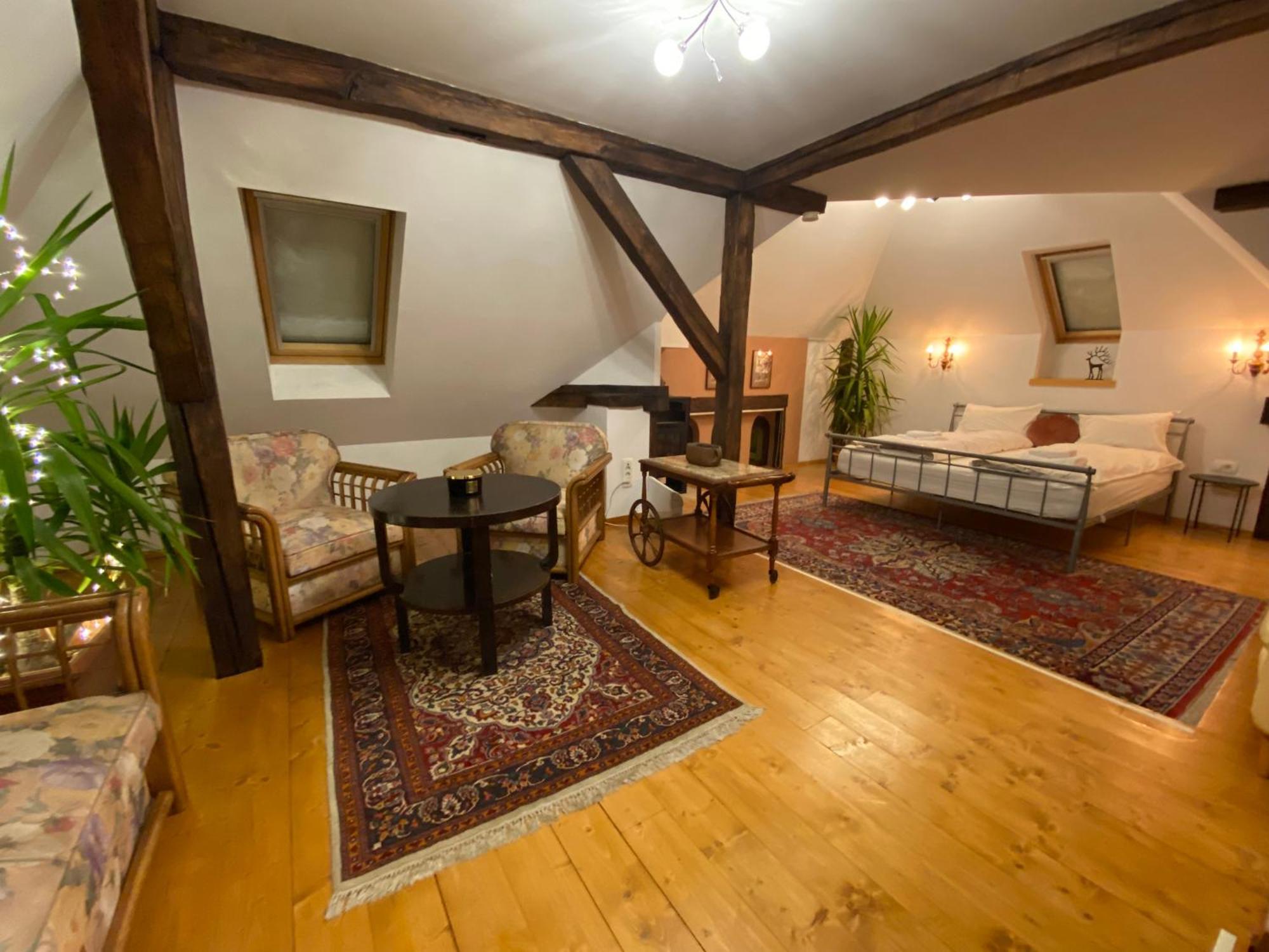 Rose'S Oldtown Apartment Brasov Exterior photo